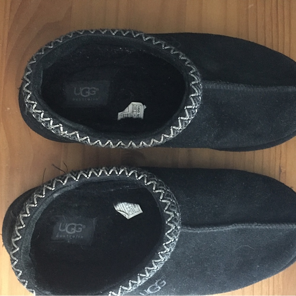 Men’s Uggs size 10 black.